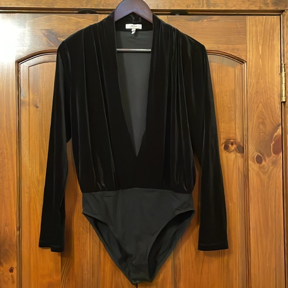 REISS Rosalba Velvet Plunge Bodysuit, Black - Large - Picture 7 of 11